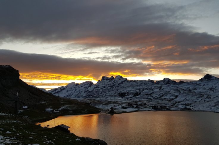 Herbstlicher Sonnenaufgang am Melchsee